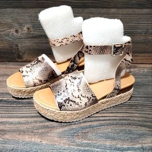 Soda Shoes | Snakeskin Platform Sandals | Color: Black/beige | Size: 8